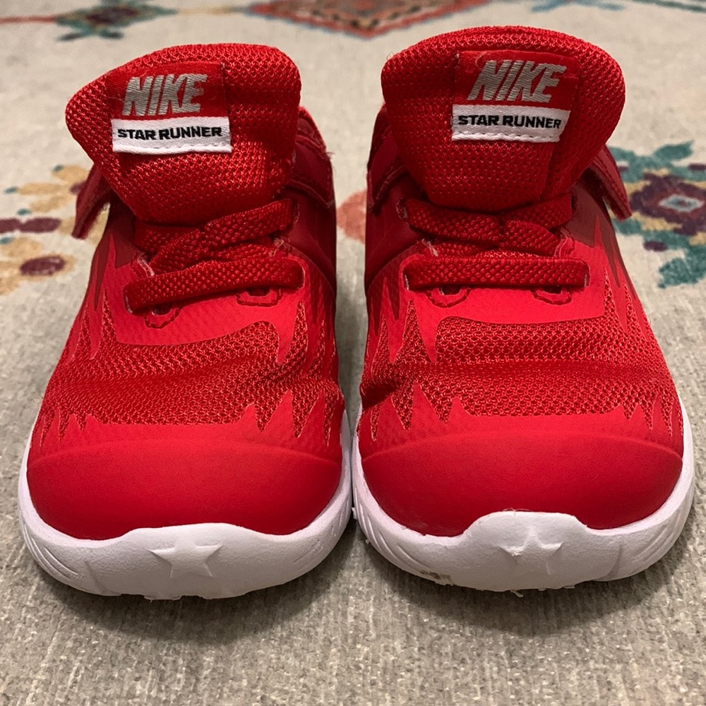 EUC Nike Star Runner 6C Sneakers.